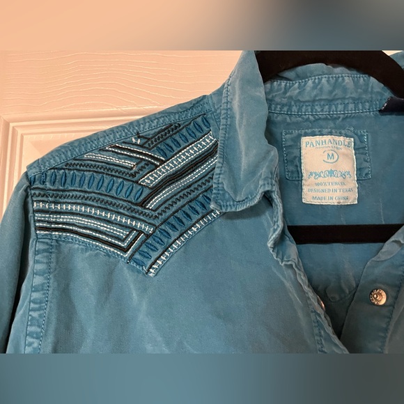 Blue shirt with embroidery - size M - Picture 4 of 5